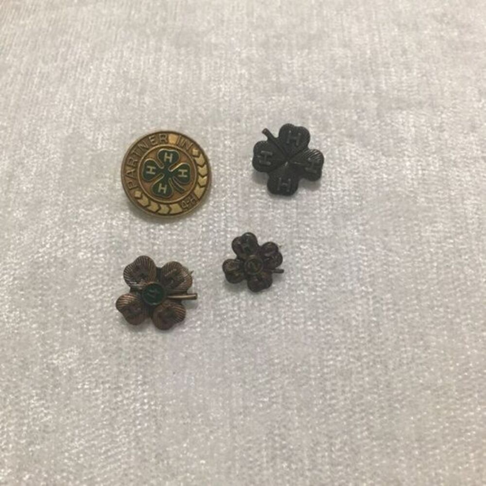 4H Bundle Of Gold Vintage Brooches - Picture 2 of 6
